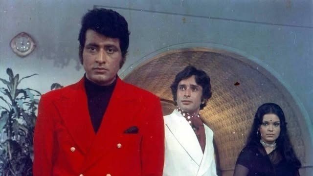 A still from Roti Kapada Aur Makaan