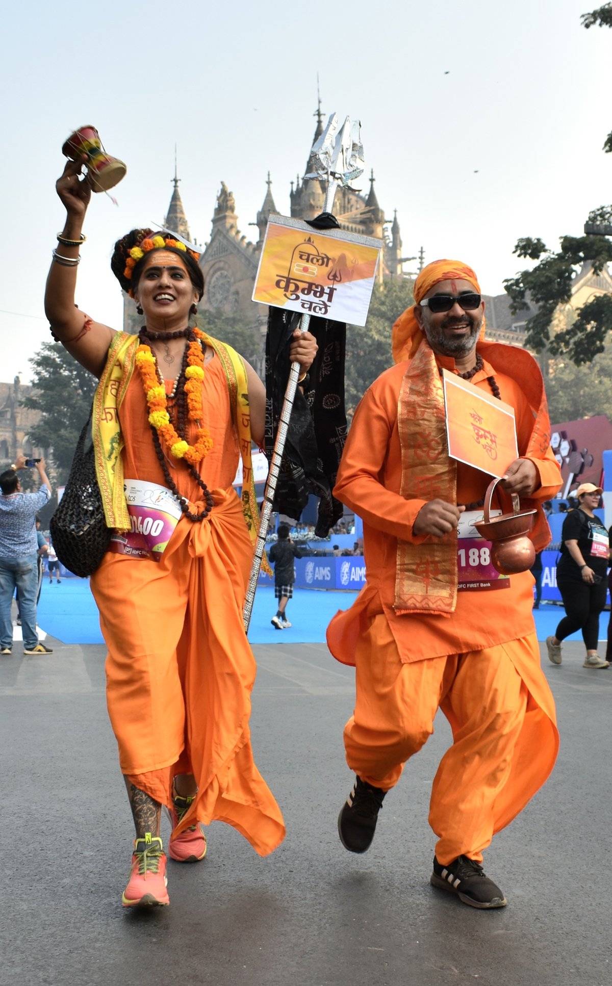 Mahakumbh Craze Engulfs Mumbai Marathon As Duo Sports Ascetic Outfits Motivating People To Visit Kumbh